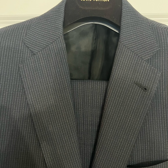 Louis Vuitton blue suite with accents - Picture 3 of 4